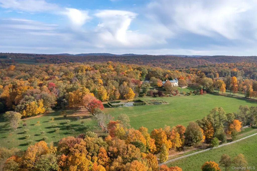129 W Meadow Lane Millbrook NY 12545