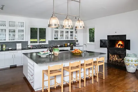 129 W Meadow Lane Millbrook NY 12545