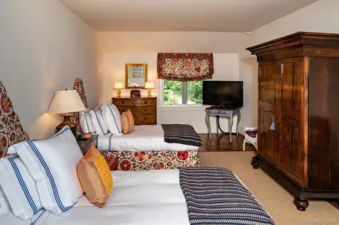 129 W Meadow Lane Millbrook NY 12545
