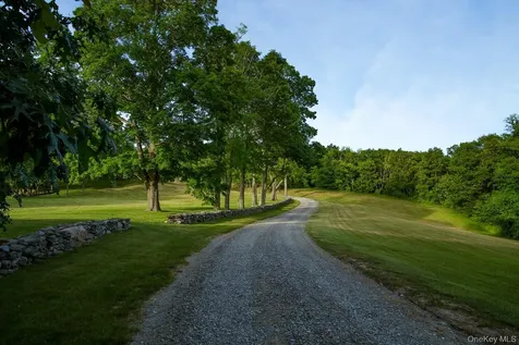 129 W Meadow Lane Millbrook NY 12545