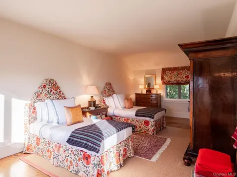129 W Meadow Lane Millbrook NY 12545