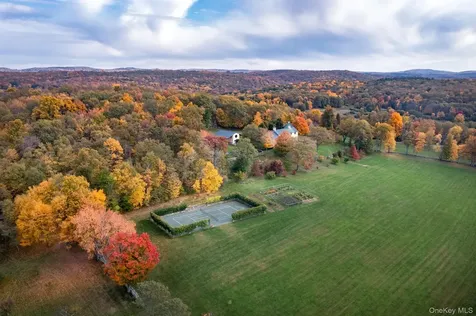 129 W Meadow Lane Millbrook NY 12545