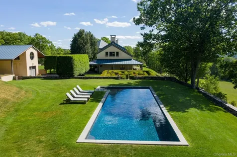 129 W Meadow Lane Millbrook NY 12545