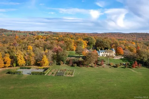 129 W Meadow Lane Millbrook NY 12545