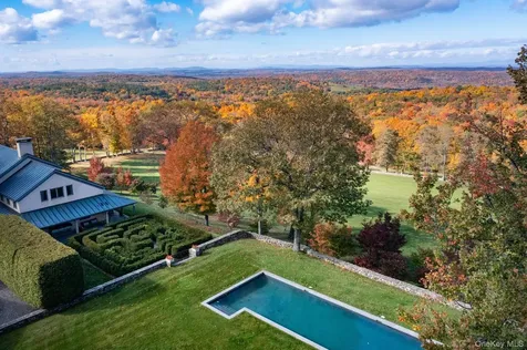 129 W Meadow Lane Millbrook NY 12545