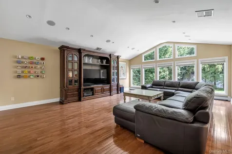 2114 Donna Drive Merrick NY 11566