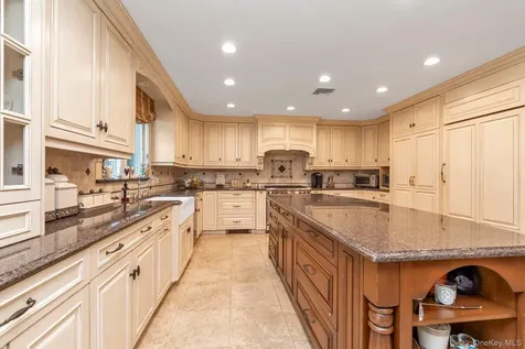 2114 Donna Drive Merrick NY 11566