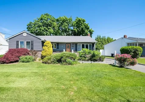 23 Martin Road S Bethpage NY 11714