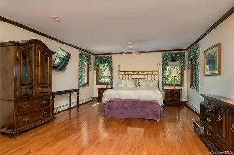 251 Baird Court Woodbury NY 11797