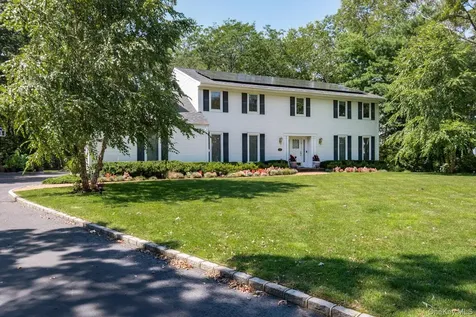 251 Baird Court Woodbury NY 11797