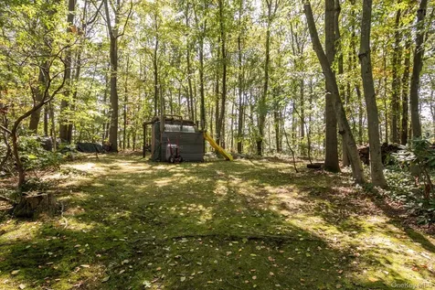251 Baird Court Woodbury NY 11797