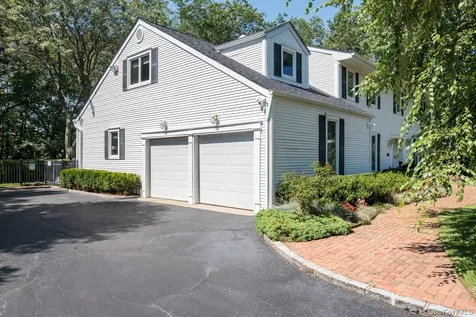 251 Baird Court Woodbury NY 11797