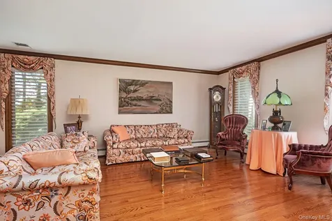 251 Baird Court Woodbury NY 11797