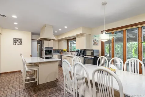 251 Baird Court Woodbury NY 11797