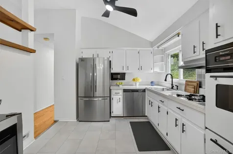 4 Pamela Lane Valhalla NY 10595