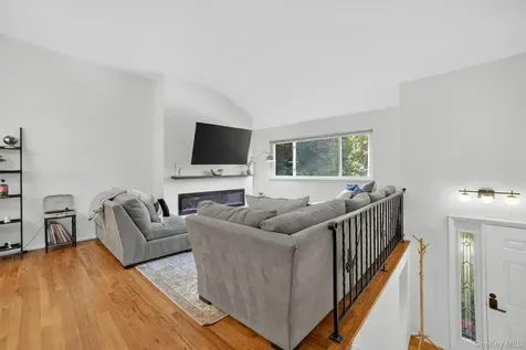 4 Pamela Lane Valhalla NY 10595