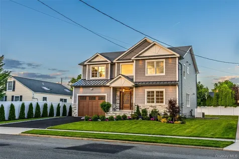 92 Biltmore Boulevard Massapequa NY 11758