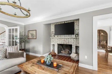 98 W Central Avenue Pearl River NY 10965