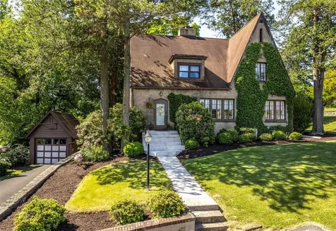 98 W Central Avenue Pearl River NY 10965