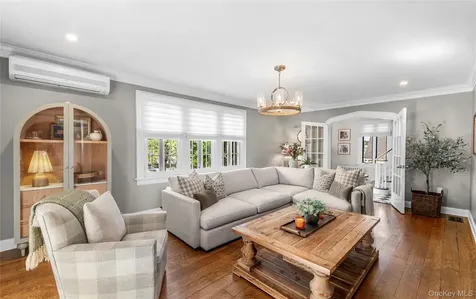98 W Central Avenue Pearl River NY 10965
