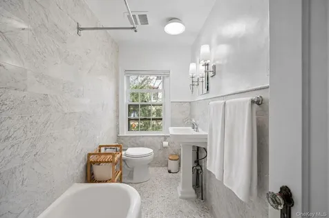 86 Caterson Terrace Hartsdale NY 10530