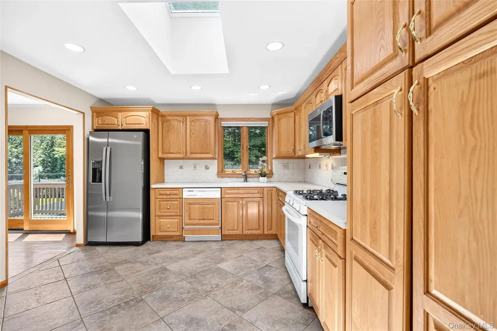 81 Poplar Street Nanuet NY 10954