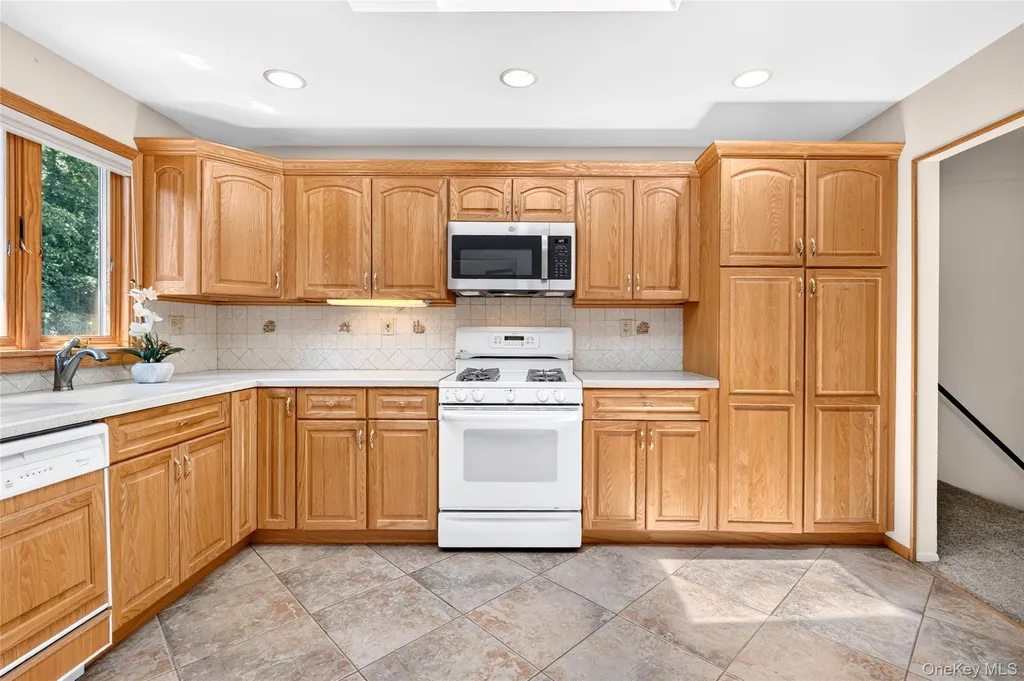81 Poplar Street Nanuet NY 10954