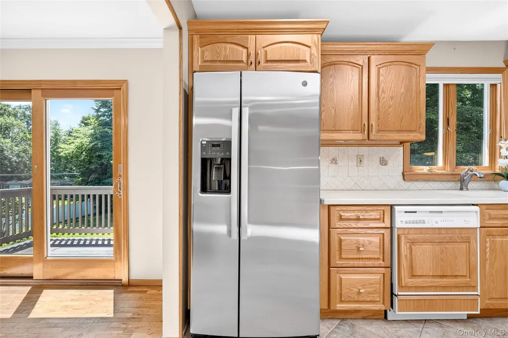 81 Poplar Street Nanuet NY 10954