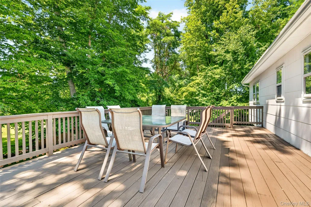81 Poplar Street Nanuet NY 10954