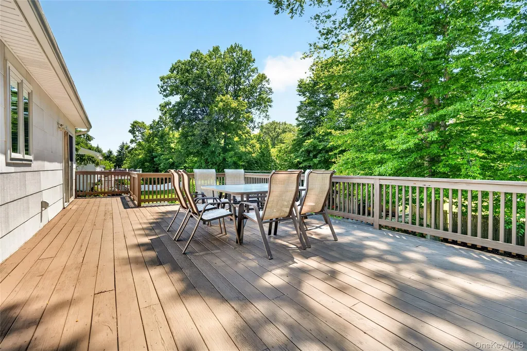 81 Poplar Street Nanuet NY 10954