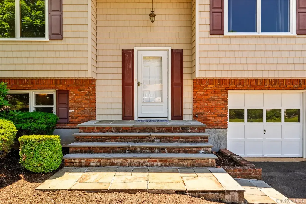 81 Poplar Street Nanuet NY 10954