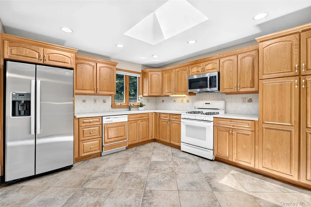 81 Poplar Street Nanuet NY 10954