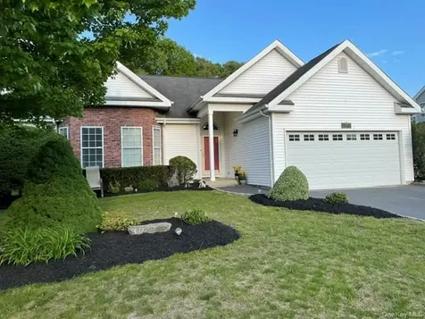 87 Summerfield Drive Holtsville NY 11742