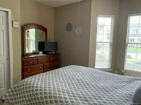 87 Summerfield Drive Holtsville NY 11742