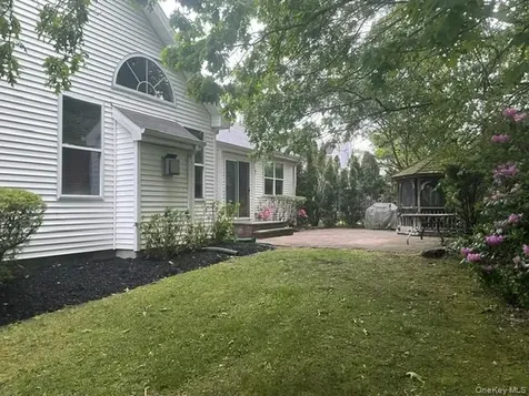 87 Summerfield Drive Holtsville NY 11742