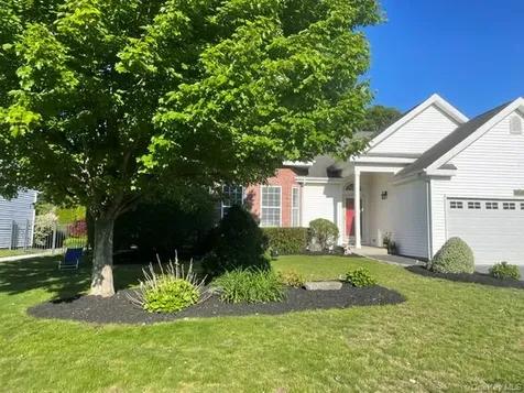 87 Summerfield Drive Holtsville NY 11742