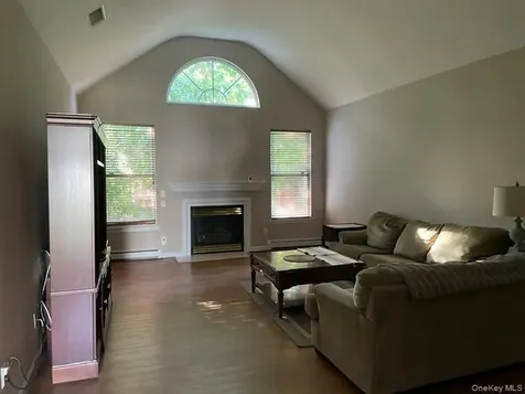 87 Summerfield Drive Holtsville NY 11742