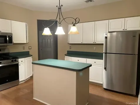 87 Summerfield Drive Holtsville NY 11742