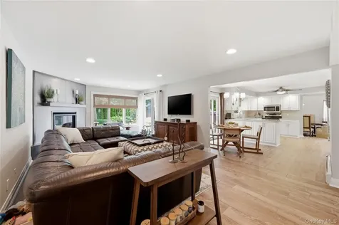 16 Wildwood Court East Islip NY 11730