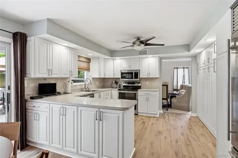 16 Wildwood Court East Islip NY 11730