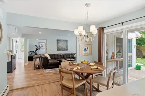 16 Wildwood Court East Islip NY 11730