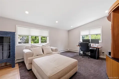 16 Wildwood Court East Islip NY 11730