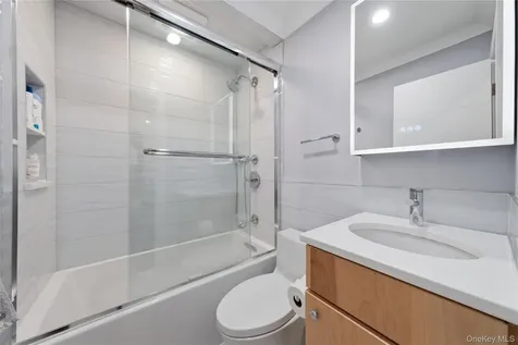 16 Wildwood Court East Islip NY 11730