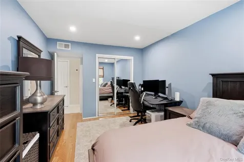 16 Wildwood Court East Islip NY 11730