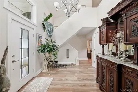 16 Wildwood Court East Islip NY 11730