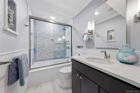 16 Wildwood Court East Islip NY 11730