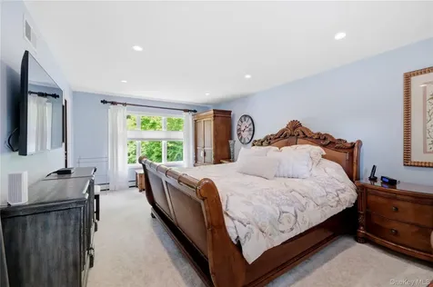 16 Wildwood Court East Islip NY 11730