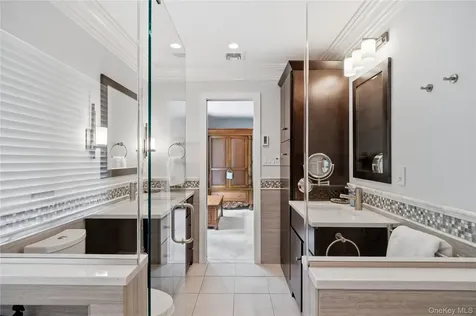 16 Wildwood Court East Islip NY 11730