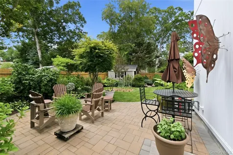 16 Wildwood Court East Islip NY 11730