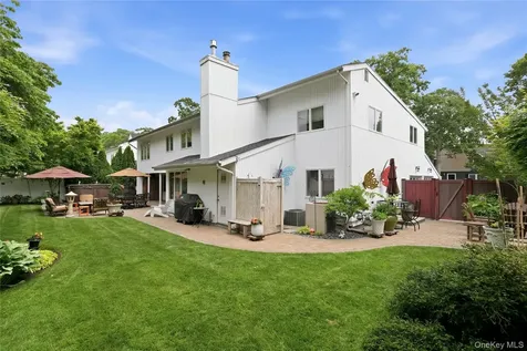 16 Wildwood Court East Islip NY 11730
